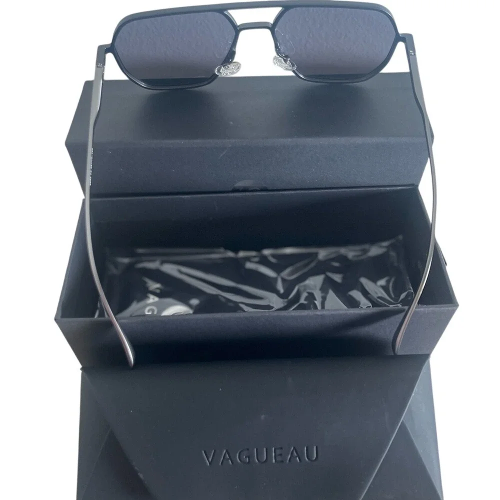 Vagueau Geometric Aviator Sunglasses Gunmetal Grey Double Bridge Modern Chic NEW